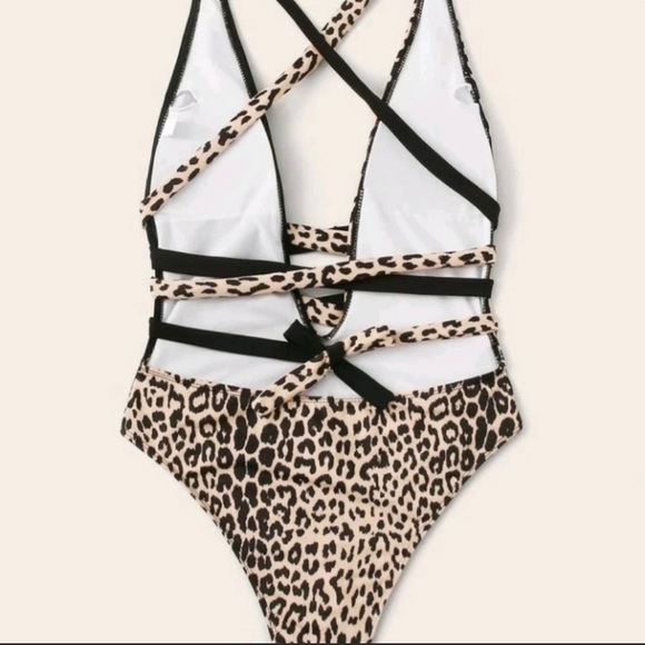 Strappy Leopard print one piece - Picture 6 of 9